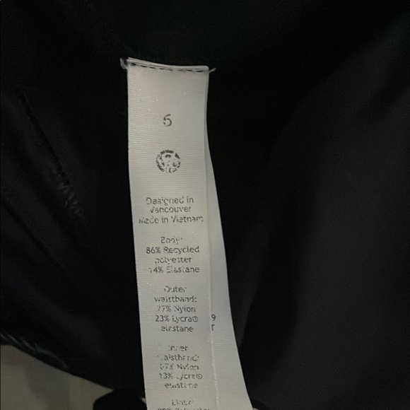 Lululemon speed up shorts - Picture 3 of 3